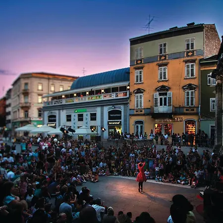 Lovely In With Wifi 公寓